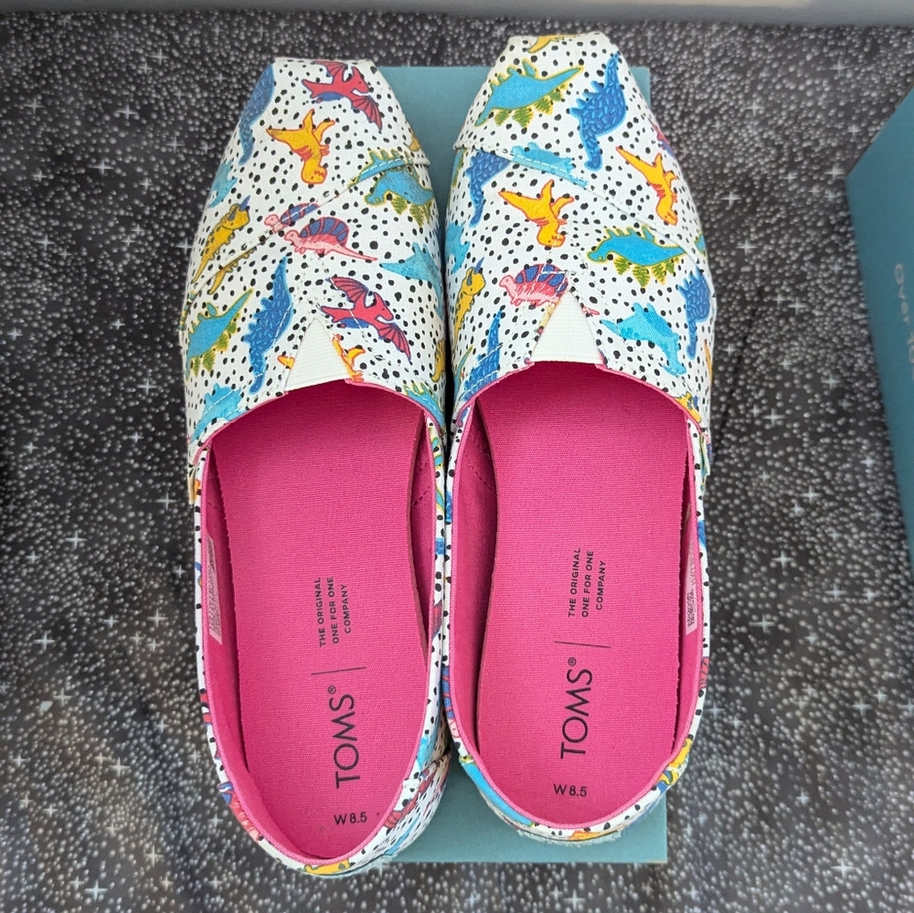 GUC dinosaur TOMS Women's size 8.5